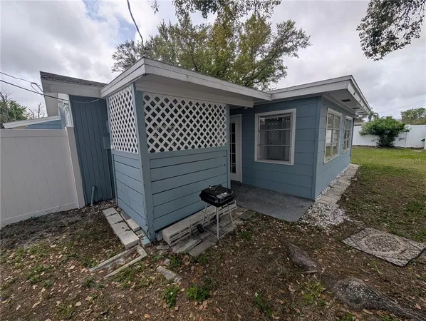 $2,500 | 7173 Darien Way, Clearwater, FL 33764