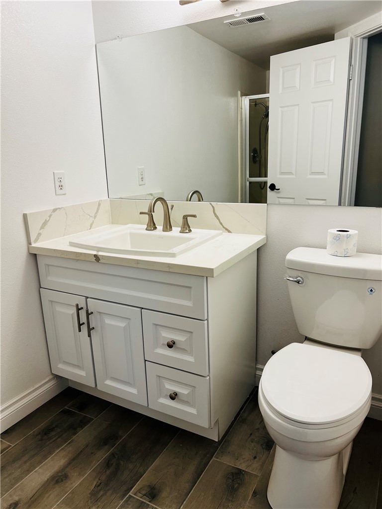 12771 Ponderosa Ranch Road Victorville, CA 92392 - Photo 12 of 23 a bathroom with a toilet a sink and mirror