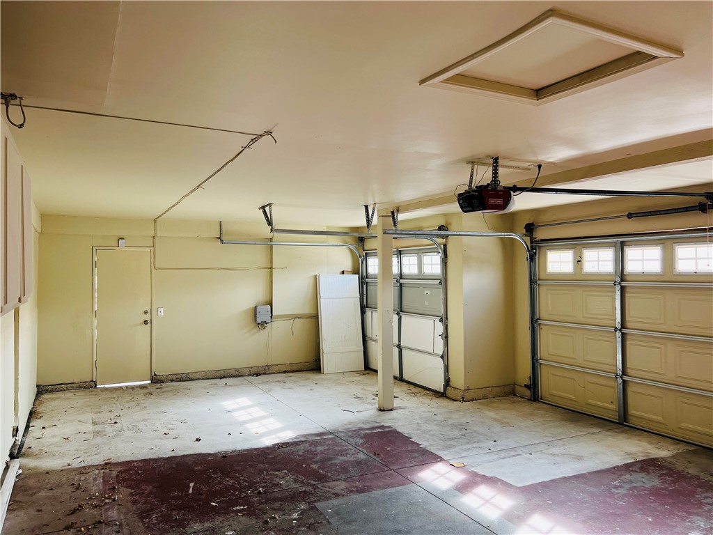 12771 Ponderosa Ranch Road Victorville, CA 92392 - Photo 15 of 23 a view of a garage