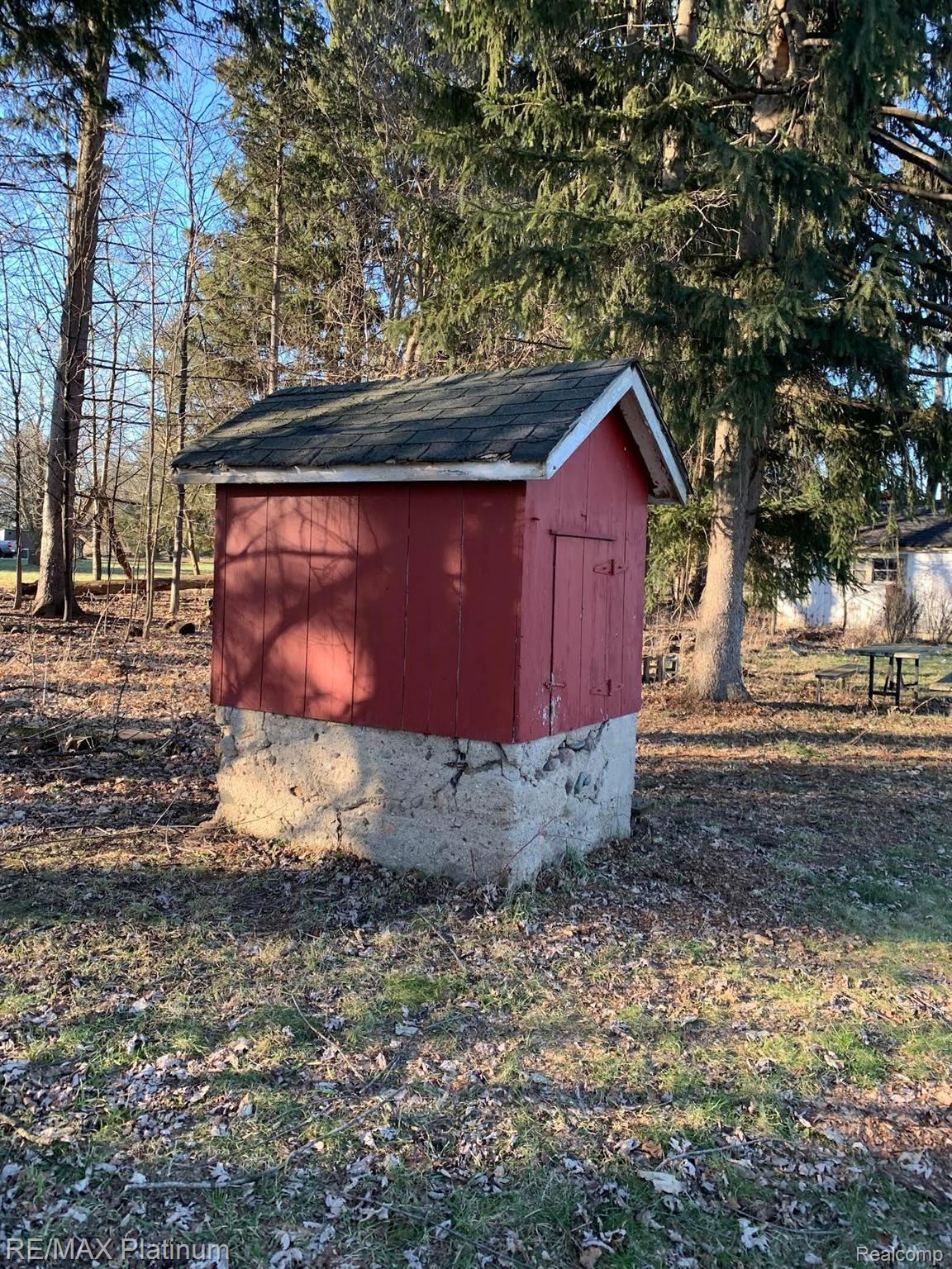 3850 Jewell Road Howell, MI 48843 - Photo 11 of 60 Stone well house.