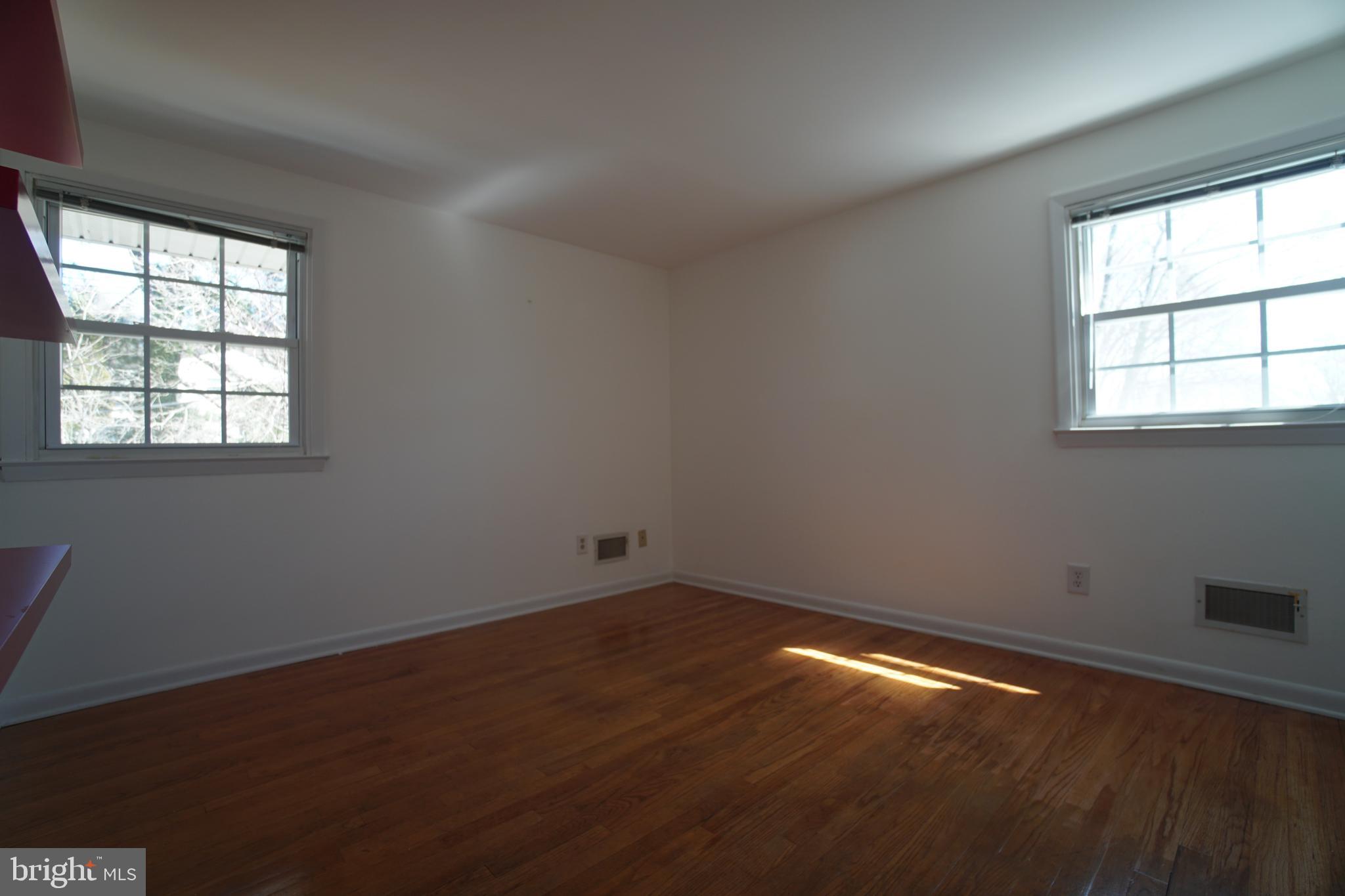 8602 Chapel View Road Ellicott City, MD 21043 - Photo 14 of 34