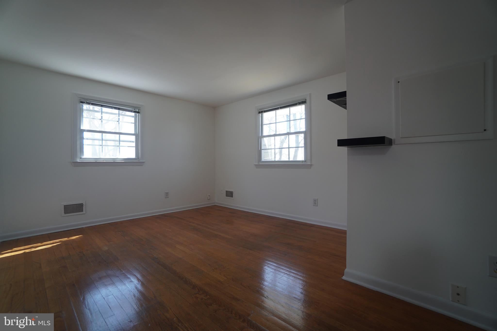 8602 Chapel View Road Ellicott City, MD 21043 - Photo 16 of 34