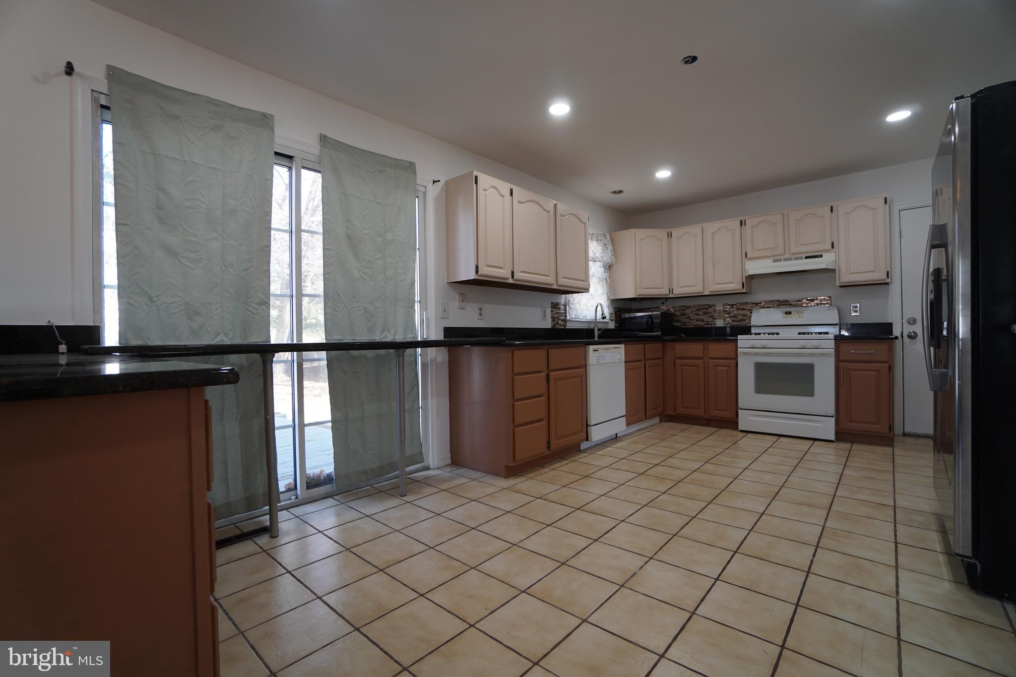 8602 Chapel View Road Ellicott City, MD 21043 - Photo 4 of 34