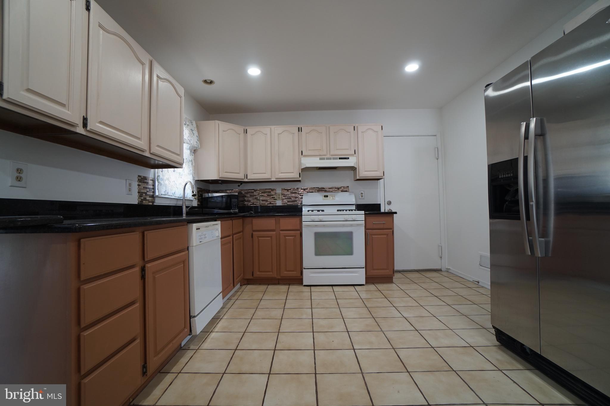 8602 Chapel View Road Ellicott City, MD 21043 - Photo 5 of 34