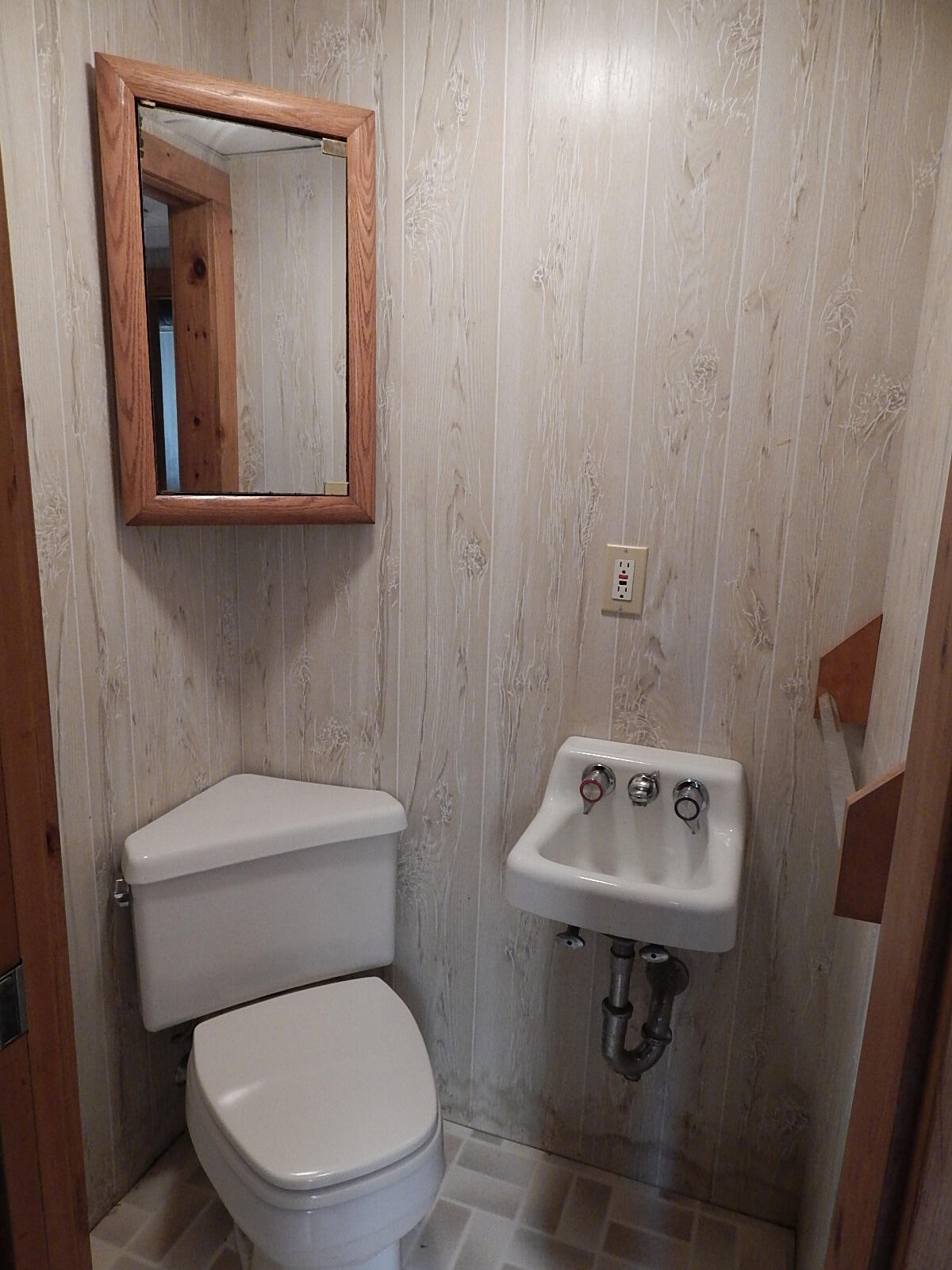 144 Scraggy Neck Road Cataumet, MA 02534 - Photo 18 of 25 Bathroom 1