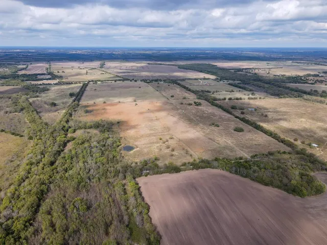 a view of a tennis ground with a sink