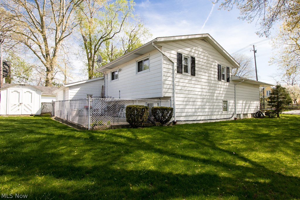 17901 Nottingham Road Cleveland, OH 44119 - Photo 3 of 35 Gallery Image 3