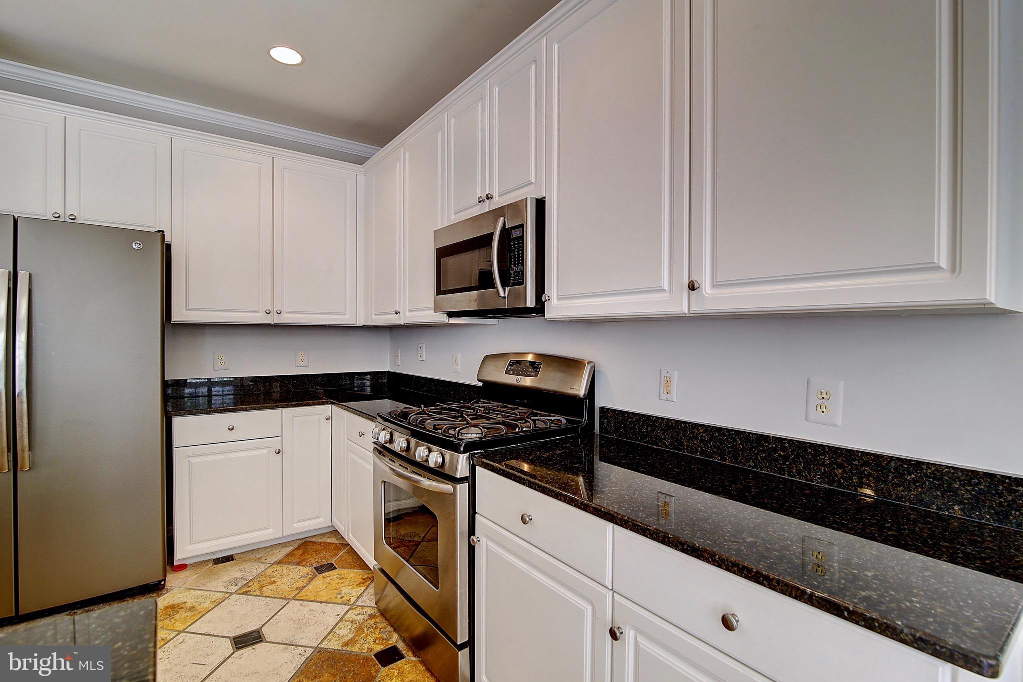 2451 Arctic Fox Way Reston, VA 20191 - Photo 12 of 40 Kitchen