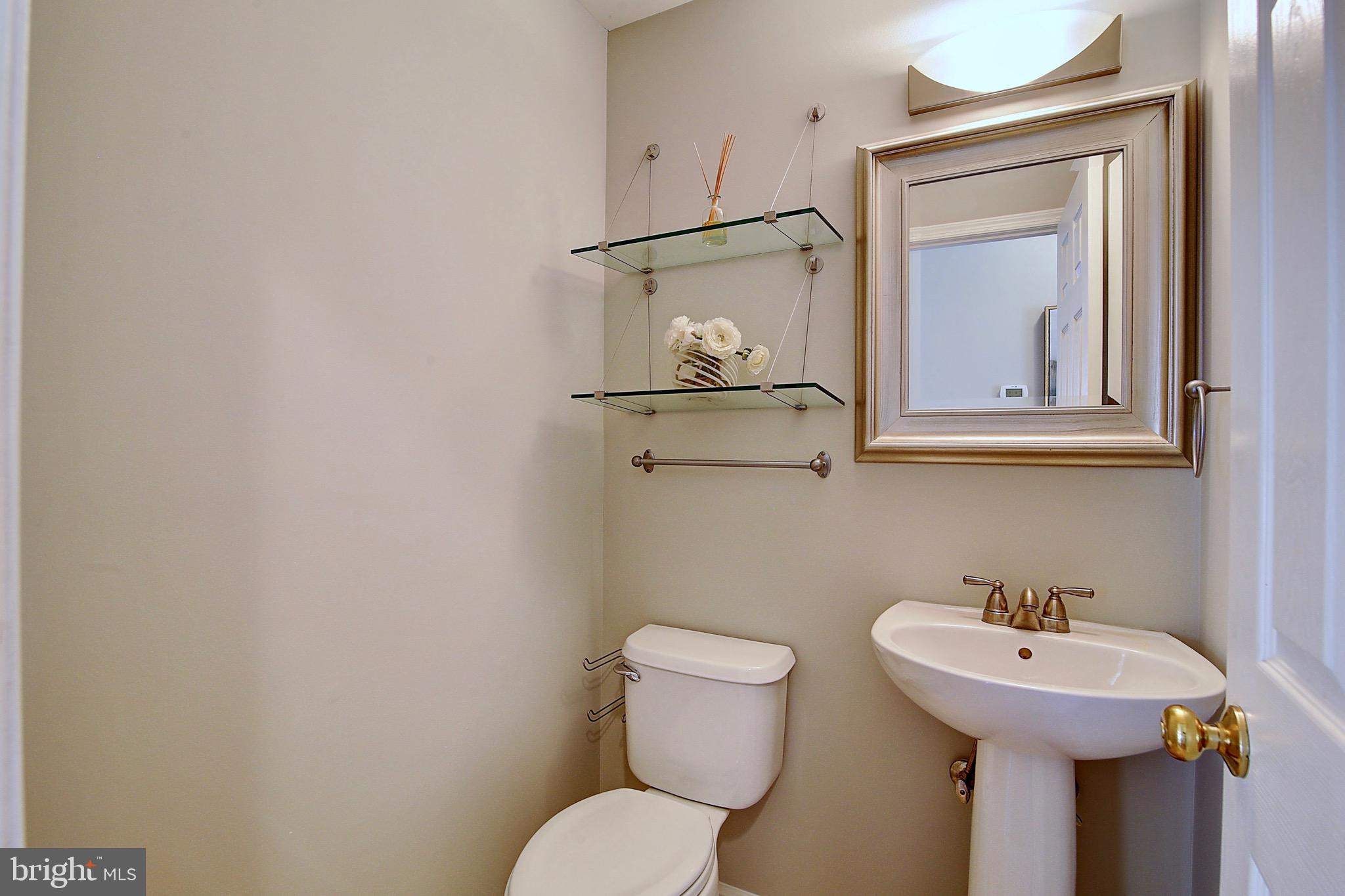 2451 Arctic Fox Way Reston, VA 20191 - Photo 18 of 40 Main Level Powder ROom