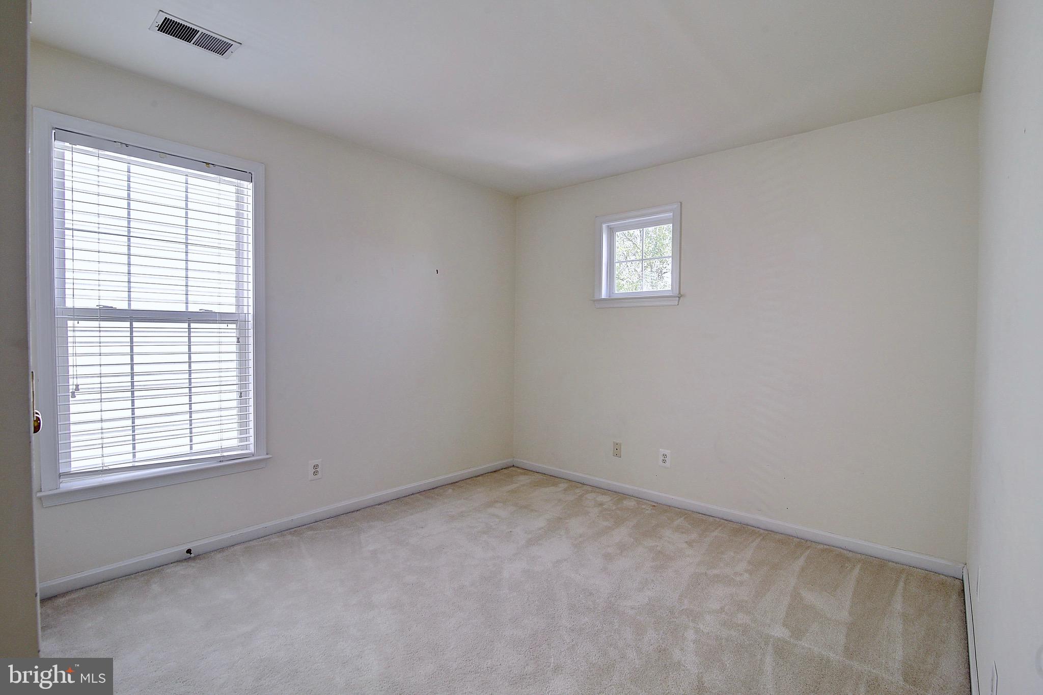 2451 Arctic Fox Way Reston, VA 20191 - Photo 28 of 40 4th upstairs bedroom