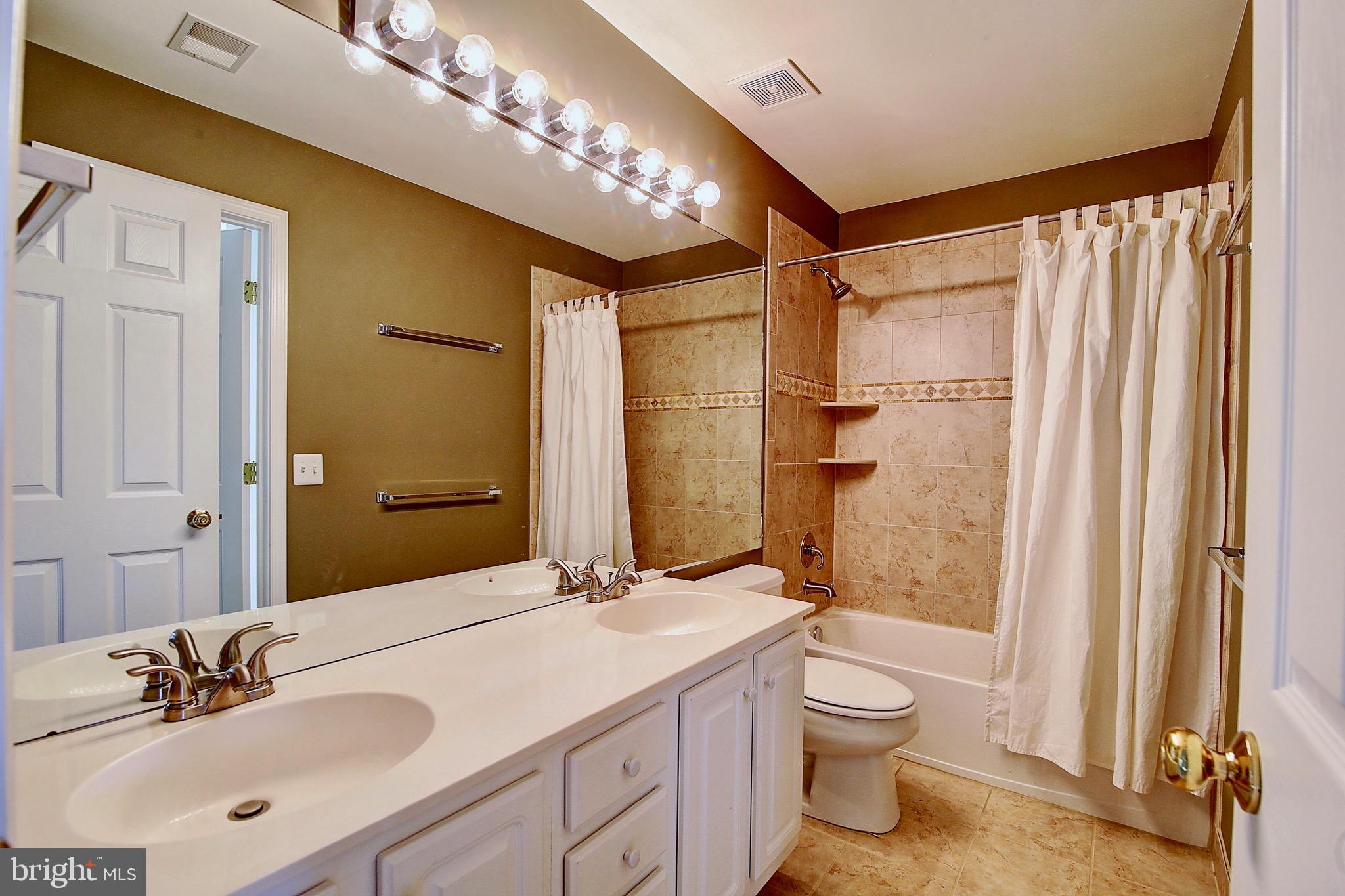 2451 Arctic Fox Way Reston, VA 20191 - Photo 29 of 40 Upstairs hallway bathroom