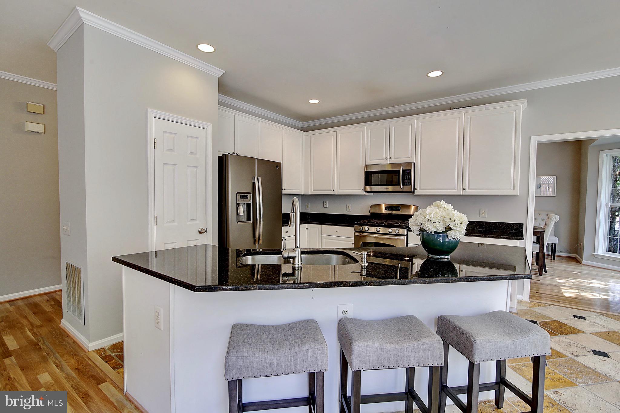 2451 Arctic Fox Way Reston, VA 20191 - Photo 9 of 40 Kitchen