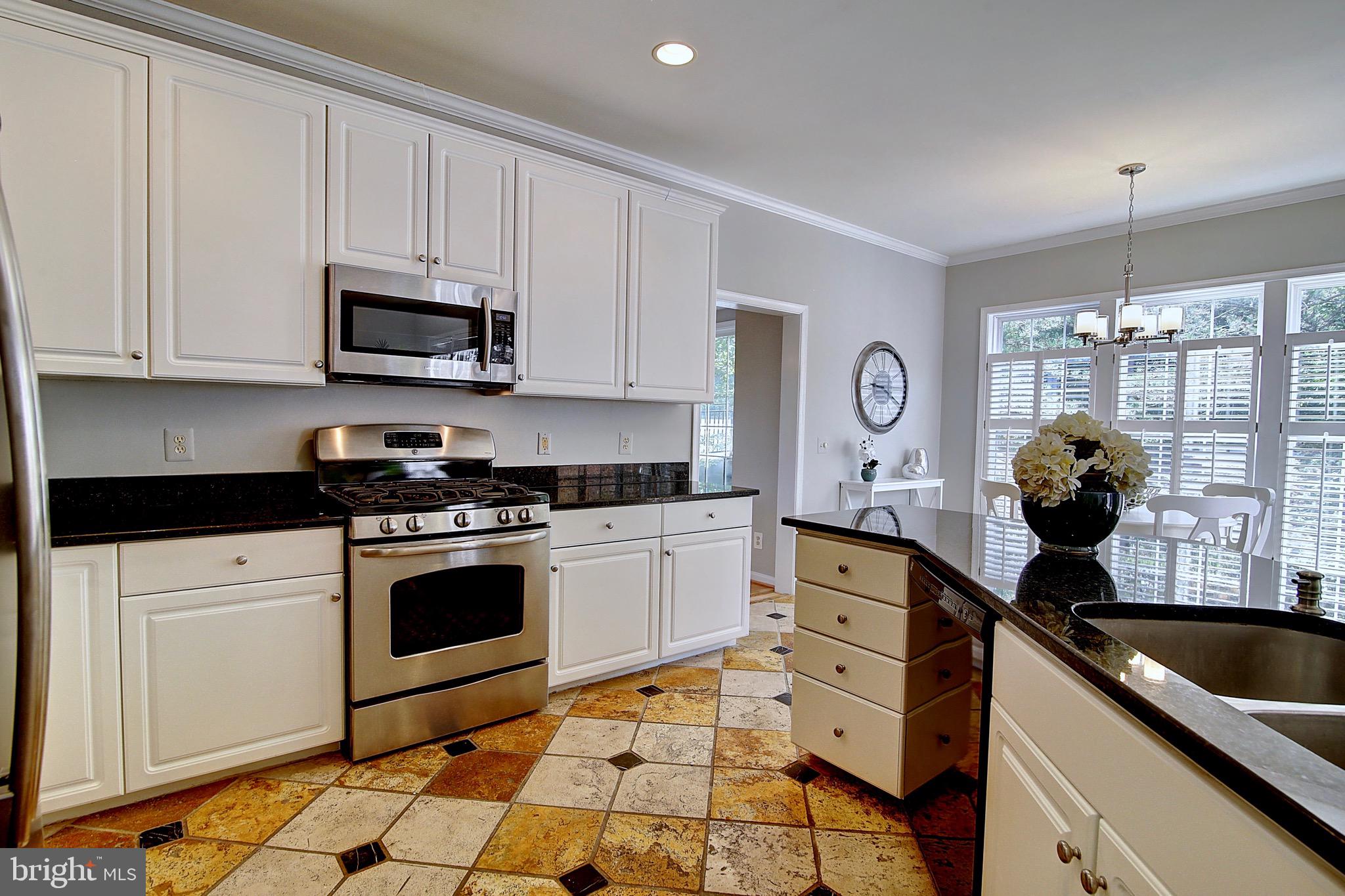 2451 Arctic Fox Way Reston, VA 20191 - Photo 10 of 40 Kitchen