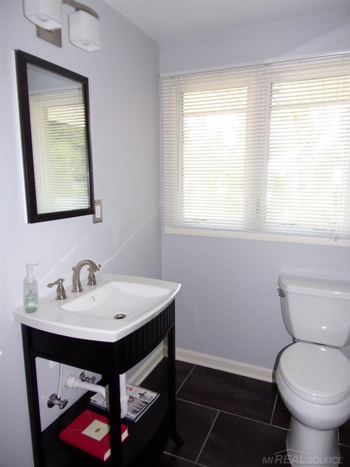 1070 North Renaud Road Grosse Pointe Woods, MI 48236 - Photo 14 of 50