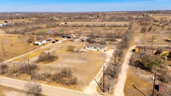 $249,000 | 393 West W Cr, Devine, TX 78016