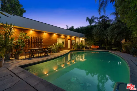 $2,199,000 | 5051 Noble Avenue, Sherman Oaks, CA 91403