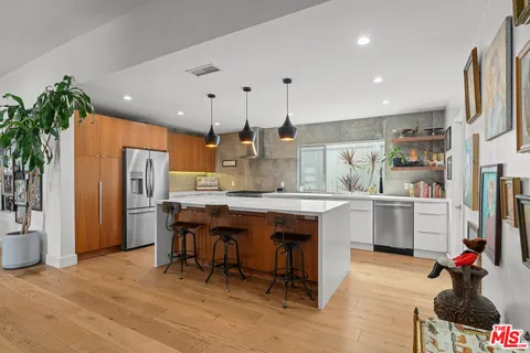 $2,199,000 | 5051 Noble Avenue, Sherman Oaks, CA 91403