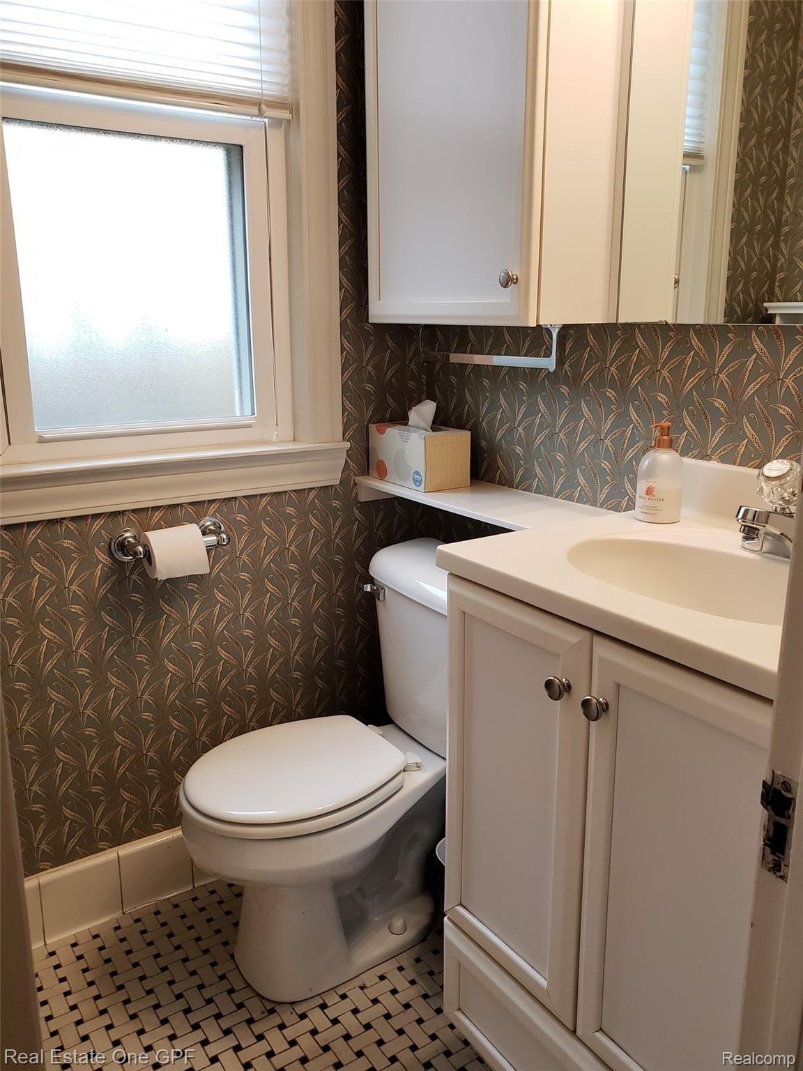 1210 Yorkshire Road Grosse Pointe, MI 48230 - Photo 12 of 37 First floor lavatory.