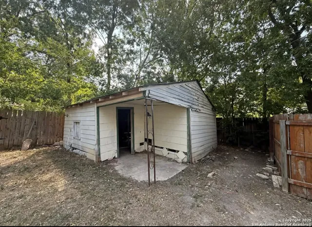 $175,000 | 422 Ellana Claire Court, San Antonio, TX 78225