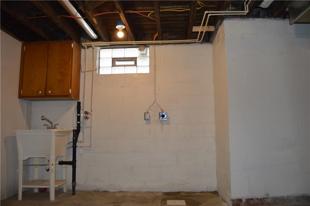 306 Sandy Hill Road Manor, PA 15642 - Photo 20 of 24 Laundry