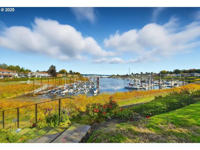$475,000 | 623 North Tomahawk Island Drive, Portland, OR 97217