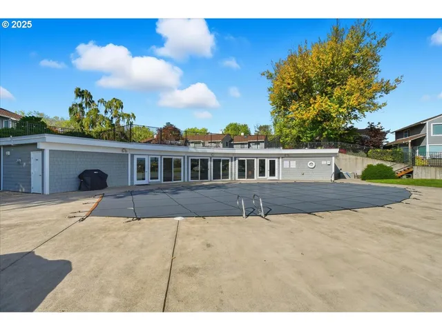 $475,000 | 623 North Tomahawk Island Drive, Portland, OR 97217