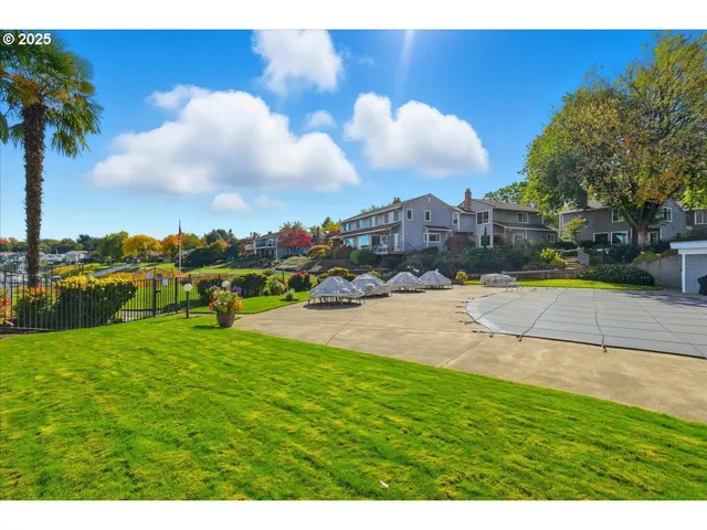 $475,000 | 623 North Tomahawk Island Drive, Portland, OR 97217