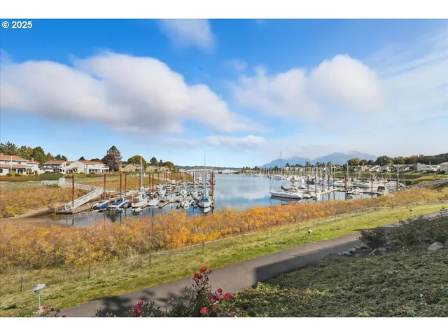 $475,000 | 623 North Tomahawk Island Drive, Portland, OR 97217
