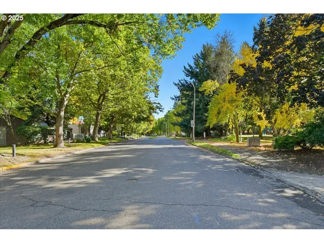 $475,000 | 623 North Tomahawk Island Drive, Portland, OR 97217