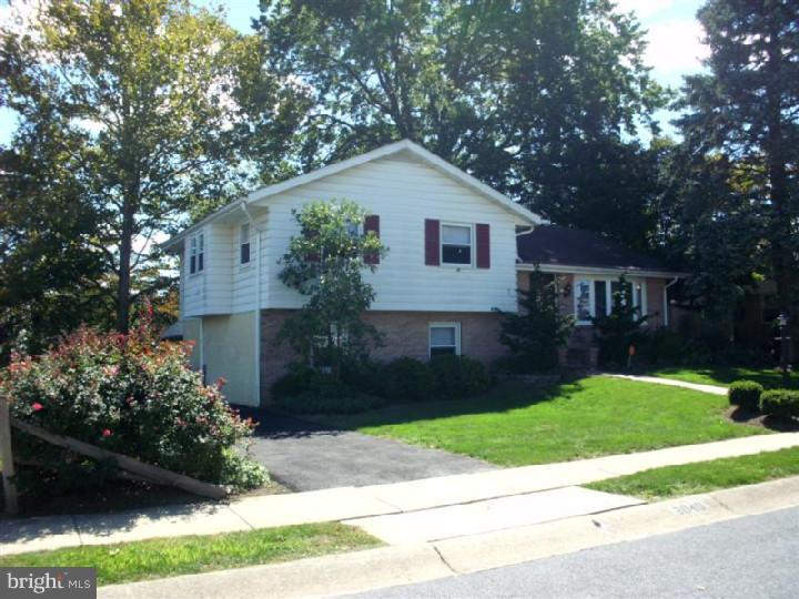 3040 Octagon Avenue Sinking Spring, PA 19608 - Photo 3 of 19 Gallery Image 3