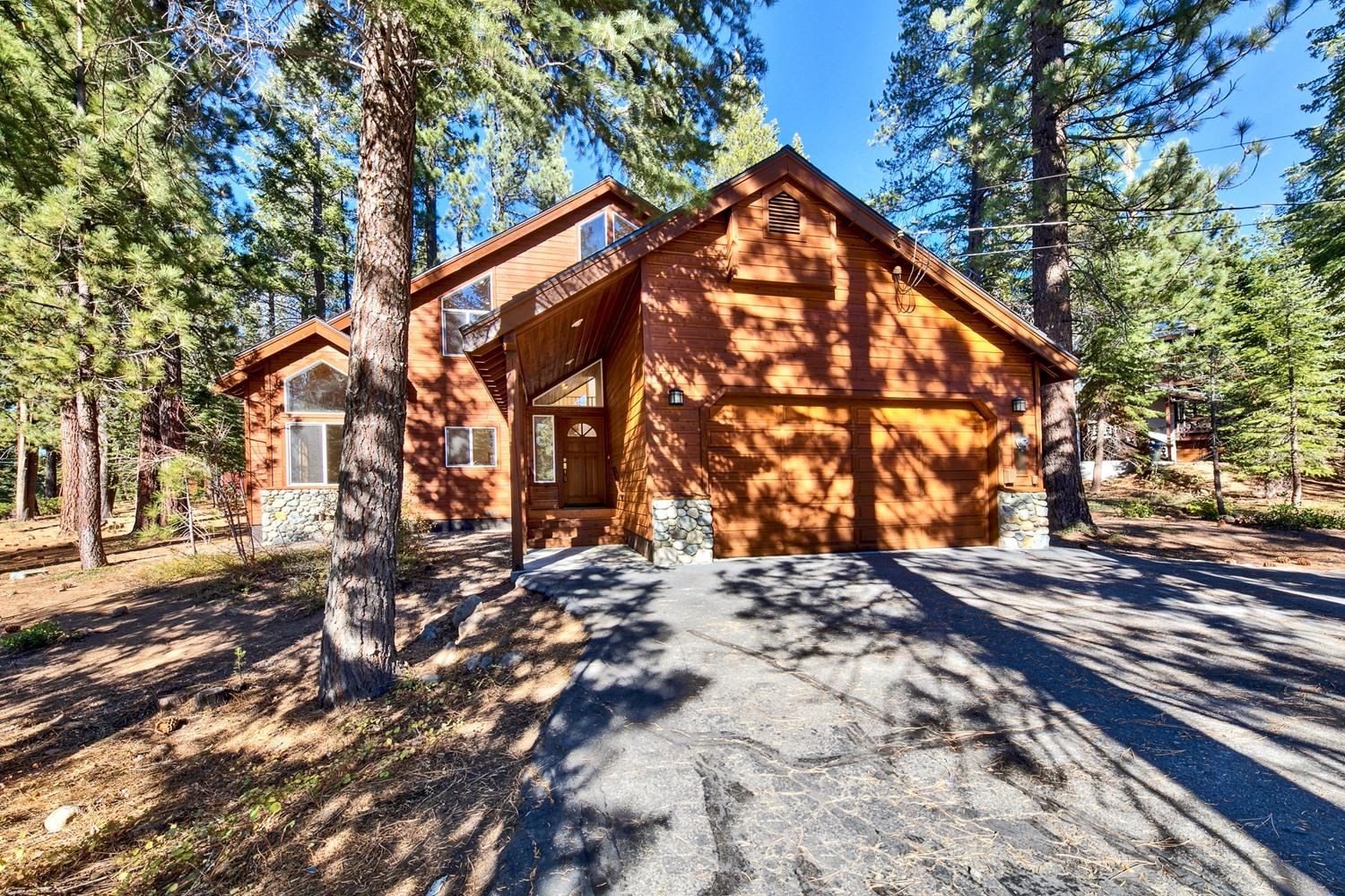 12064 Kitzbuhel Road Truckee, CA 96161 - Photo 3 of 21 Spacious driveway