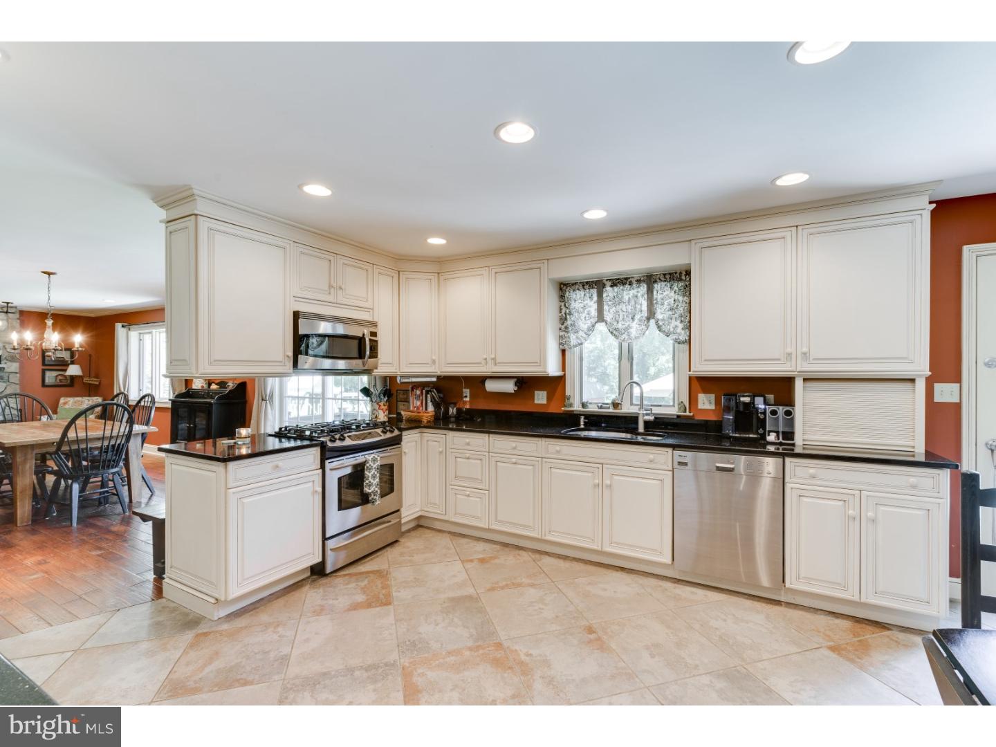 584 Flock Road Hamilton, NJ 08690 - Photo 4 of 25 Gallery Image 4