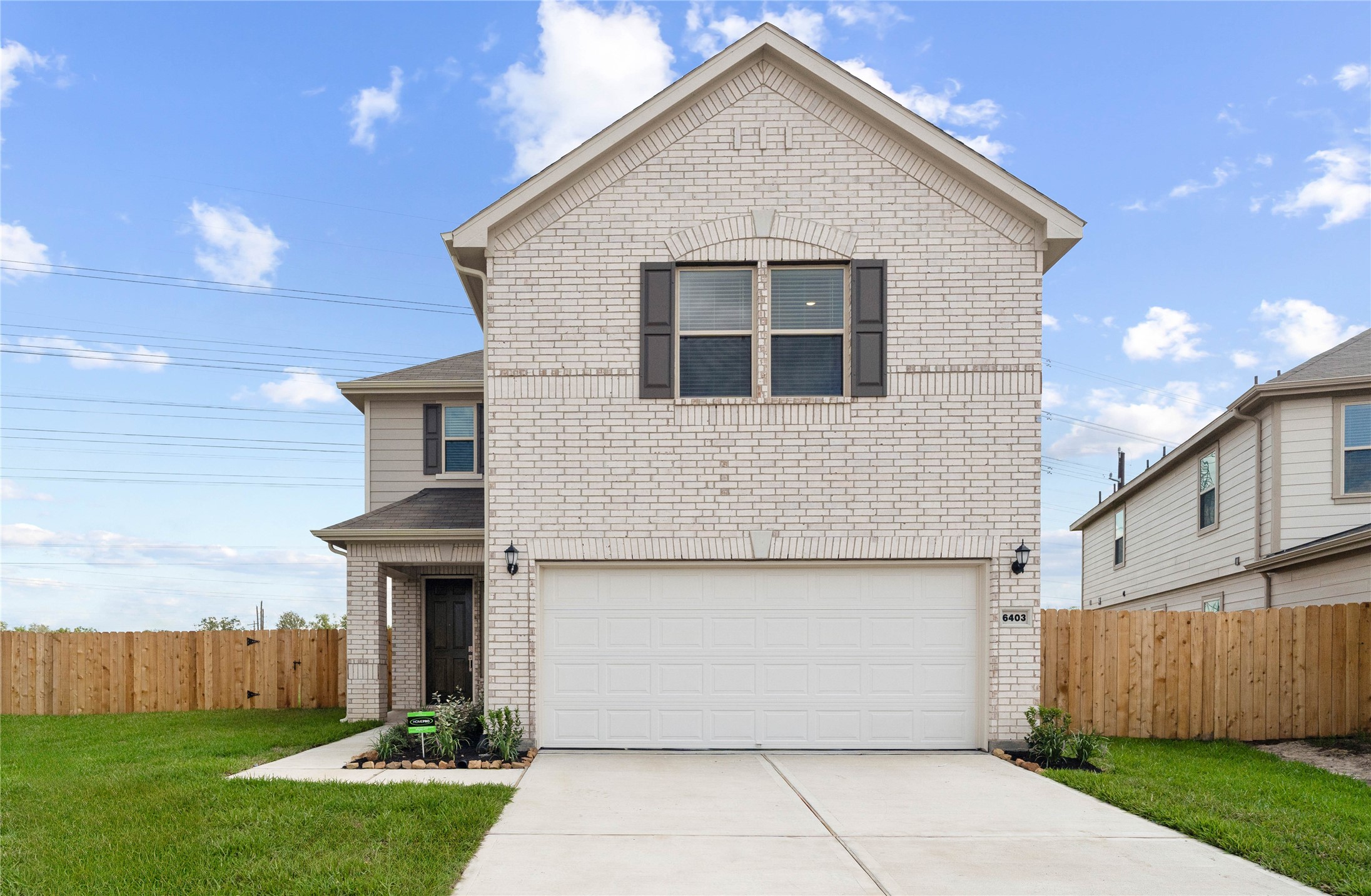 Welcome home to 6403 Canby Court located in Glendale Lakes and zoned to Fort Bend ISD!