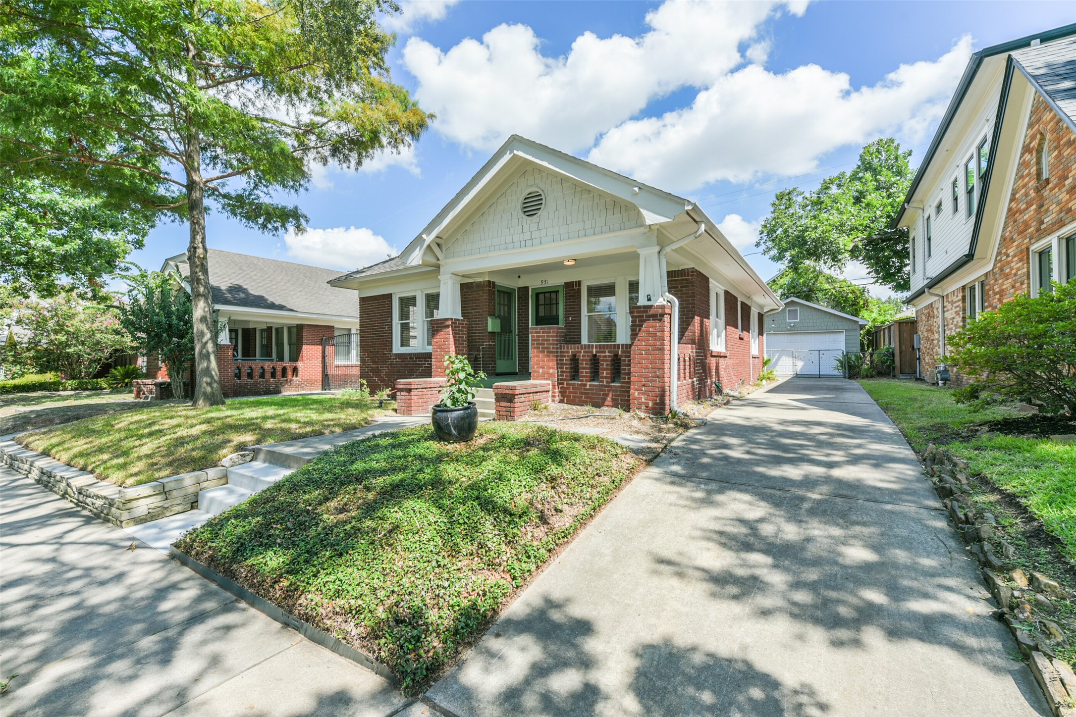 931 Teetshorn Street Houston, TX 77009 - Photo 2 of 25 a front view of a house with a yard