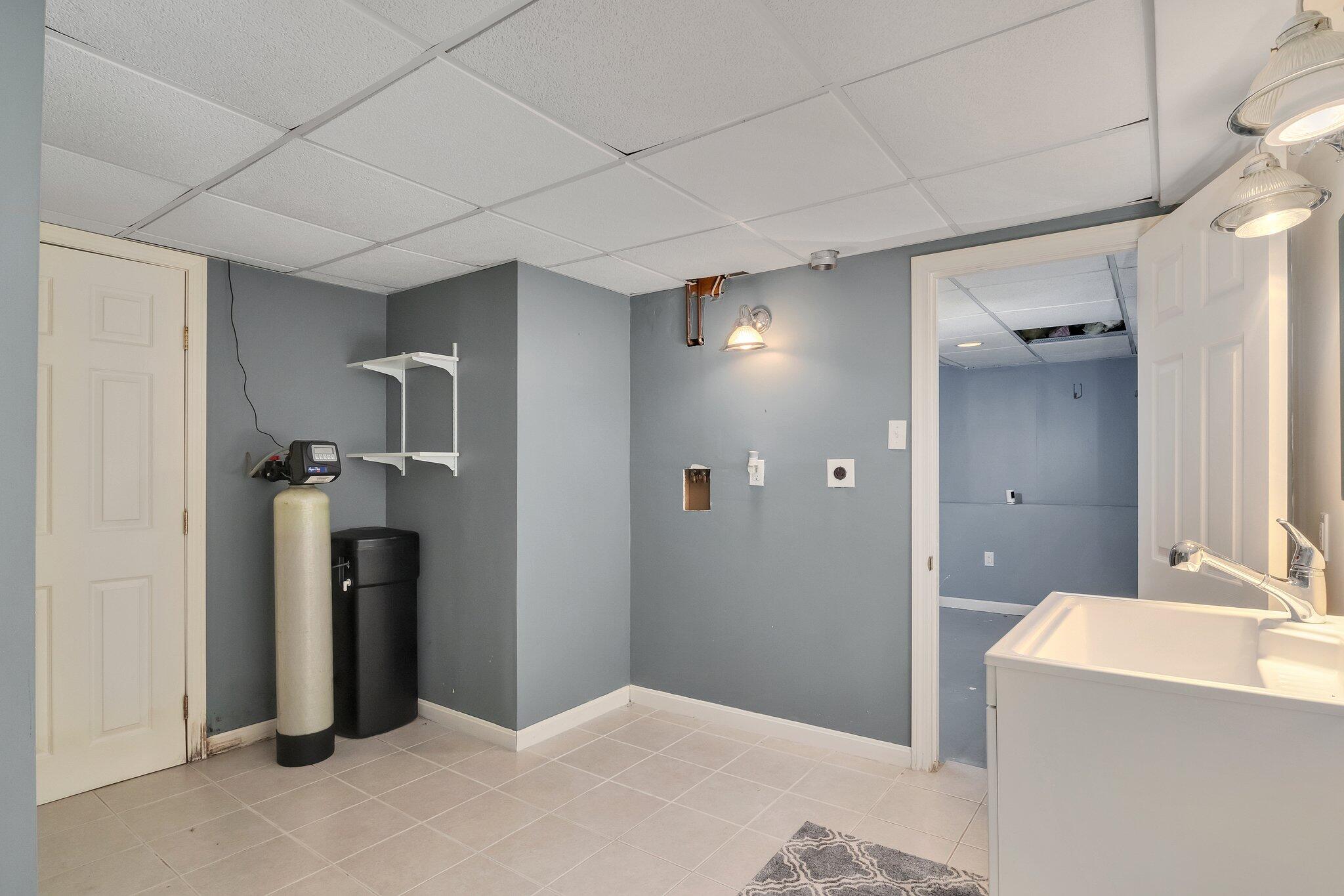 2 Windsor Way Mashpee, MA 02649 - Photo 33 of 53 a view of a bathroom with tub
