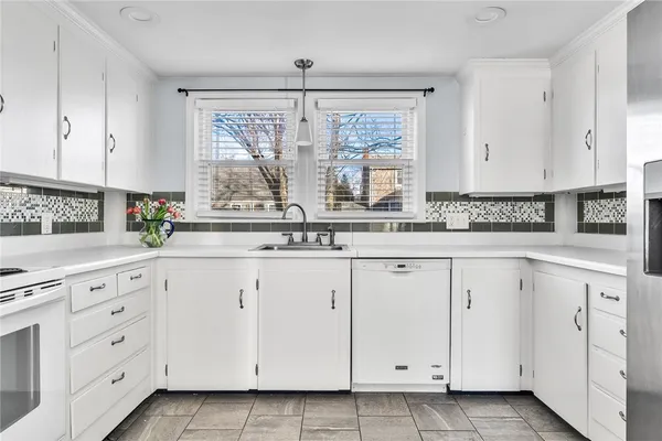 $850,000 | 609 Point Judith Road, Narragansett, RI 02882