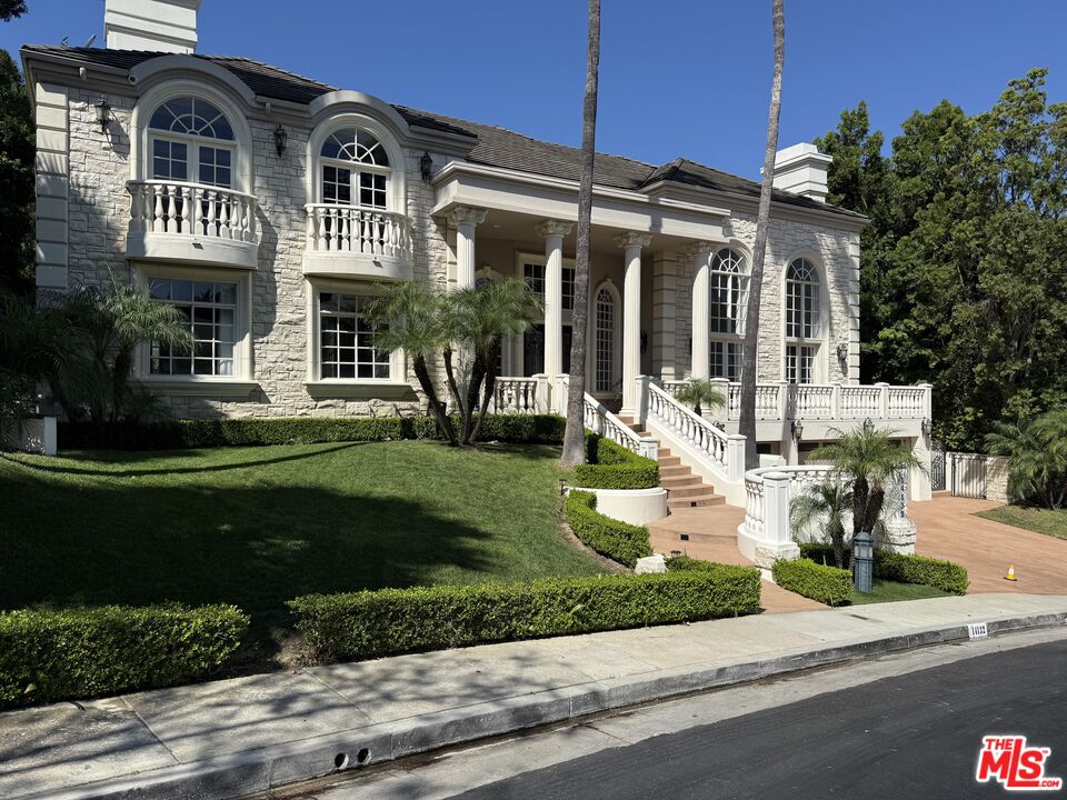14132 Beresford Road Beverly Hills, CA 90210 - Photo 3 of 40