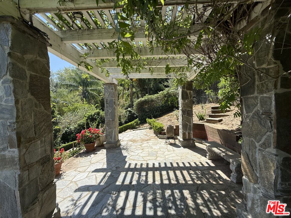 14132 Beresford Road Beverly Hills, CA 90210 - Photo 9 of 40