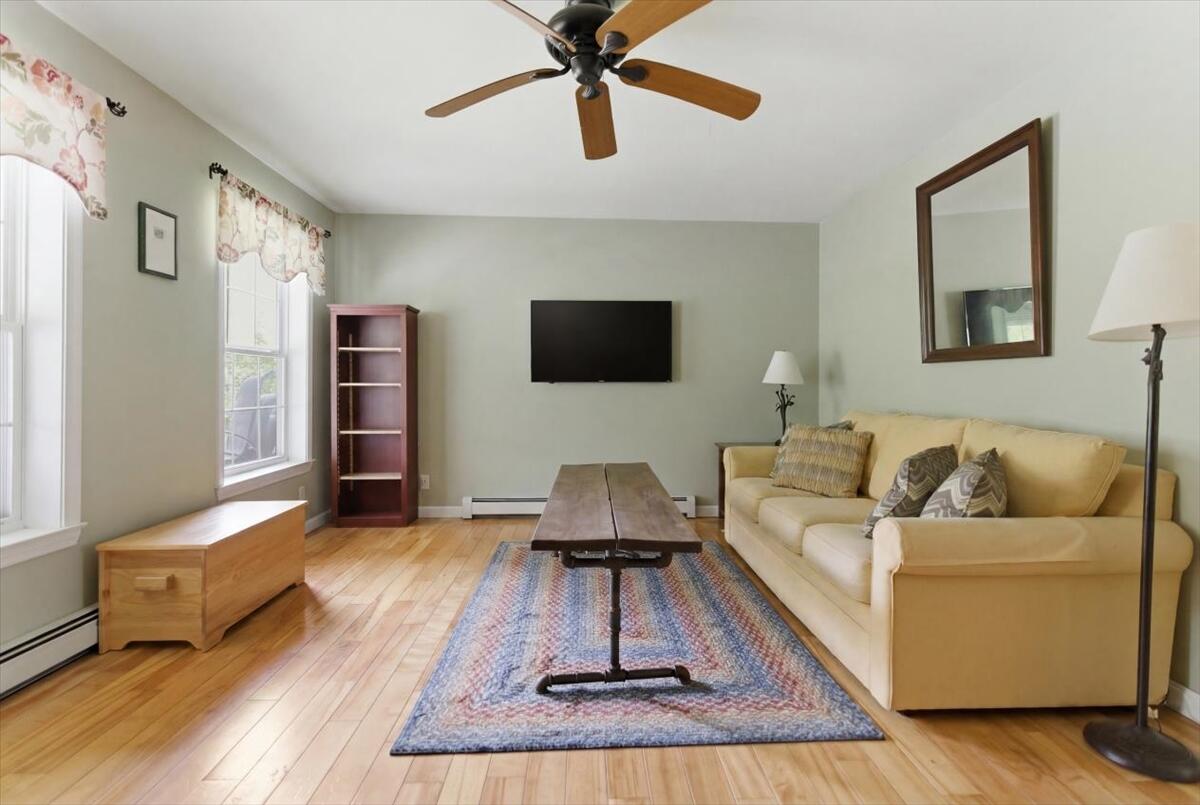 37 Palmer Road Pittston, ME 04345 - Photo 17 of 57 17-DSC05399_declutter_40e7e57c