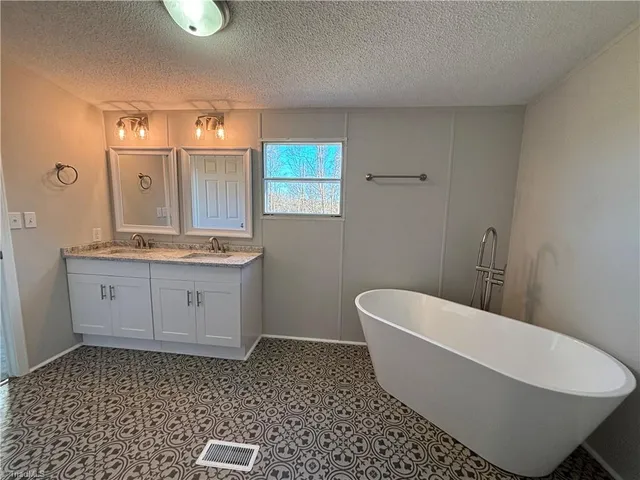 $259,900 | 1852 Petty Road, Hamptonville, NC 27020