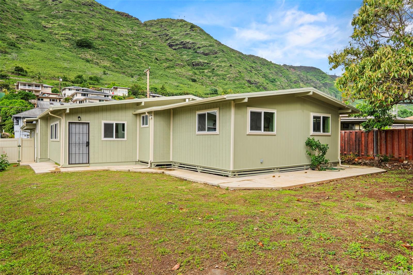 809 Hao Street Honolulu, HI 96821 - Photo 3 of 25 Side exterior view highlighting lot depth and privacy