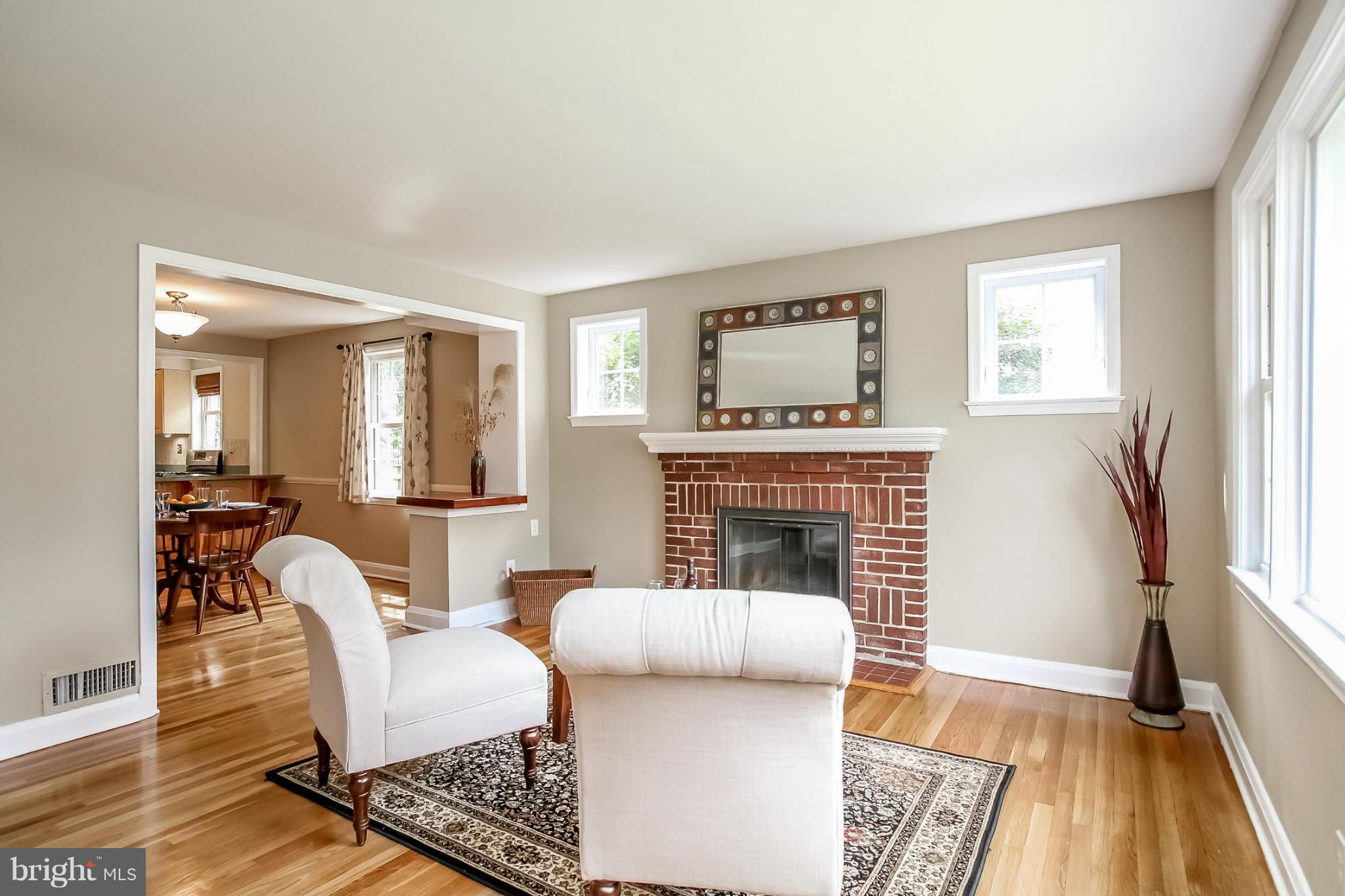 509 Holden Road Baltimore, MD 21286 - Photo 2 of 30 Living Room