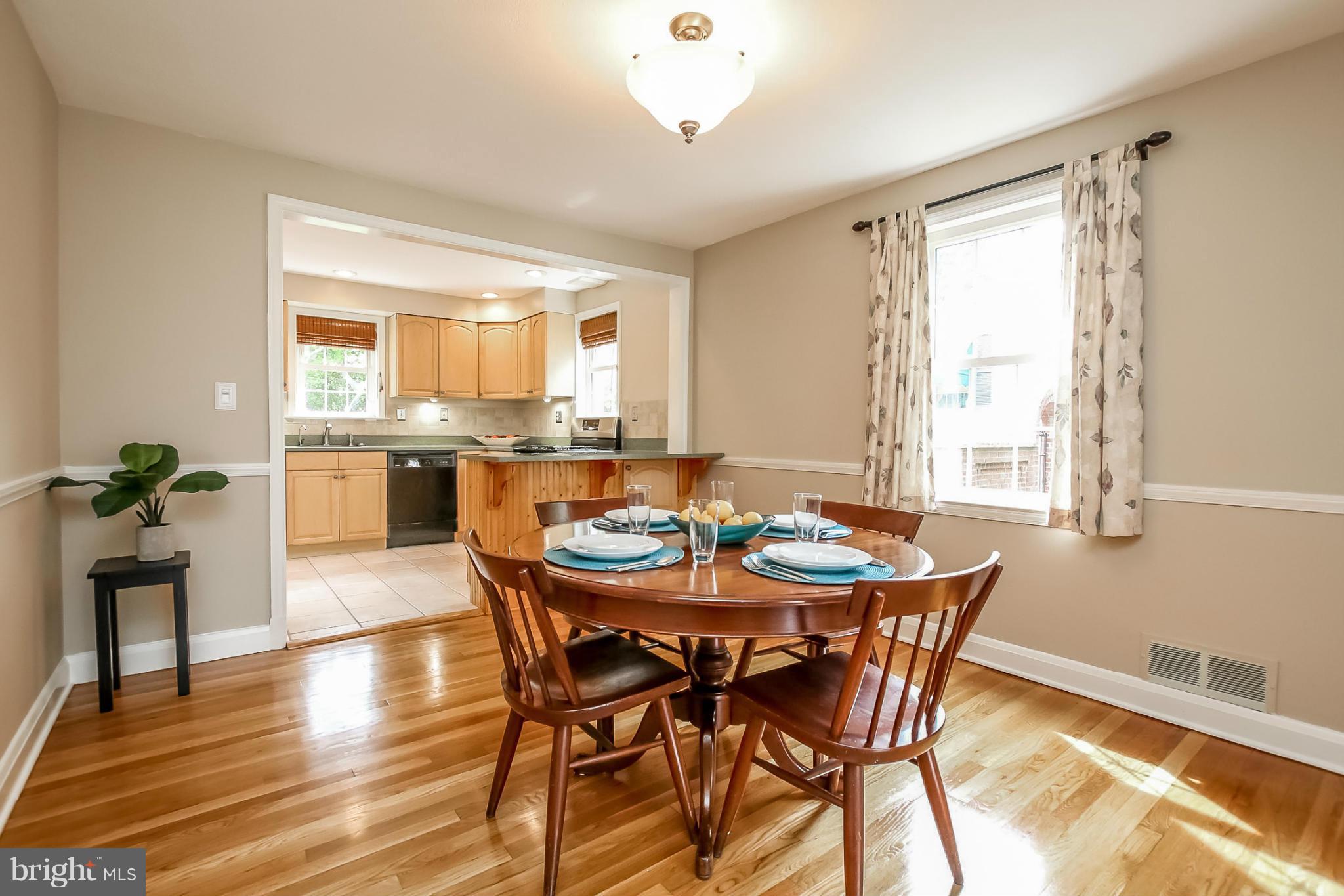 509 Holden Road Baltimore, MD 21286 - Photo 3 of 30 Dining Room