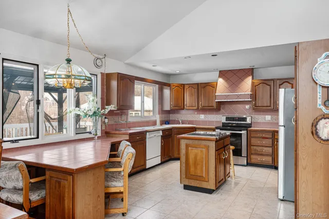 $850,000 | 22 Glenview Avenue, Northport, NY 11768