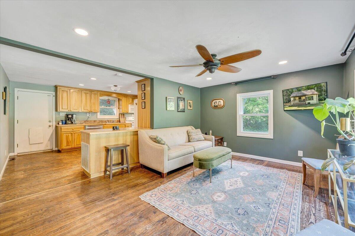 5774 Bradshaw Road Salem, VA 24153 - Photo 4 of 33 05-MIB01323