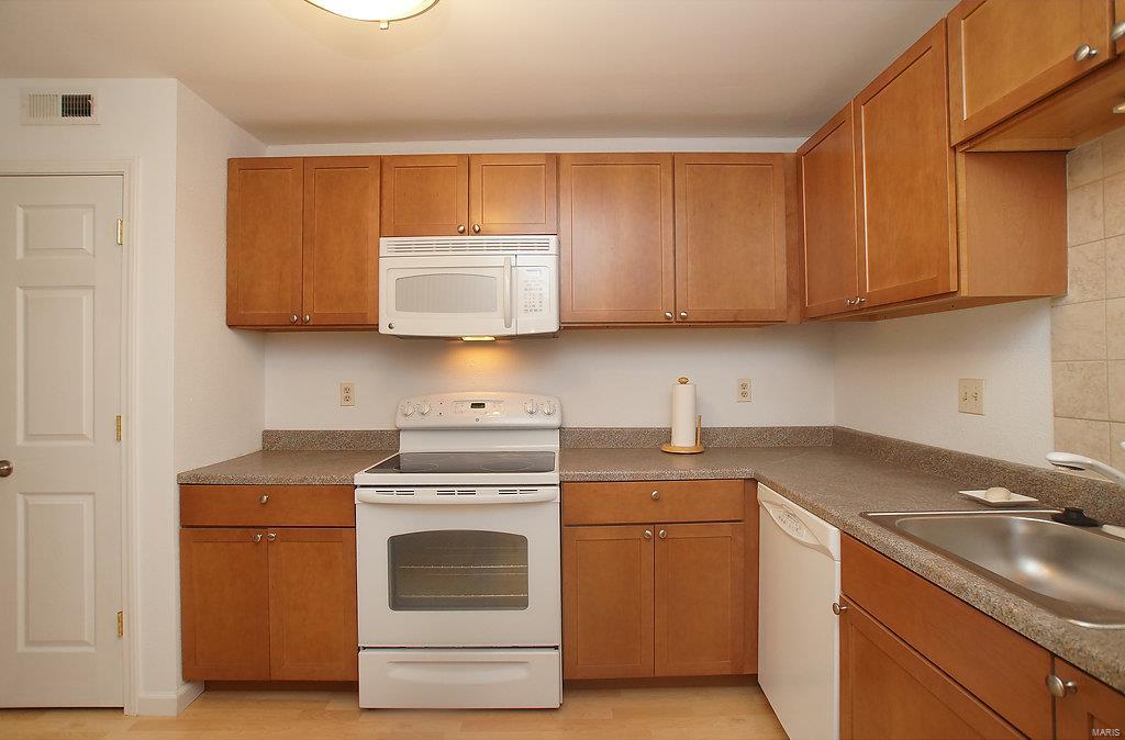 12106 Natural Bridge Road, Unit B Bridgeton, MO 63044 - Photo 8 of 20 Gallery Image 8