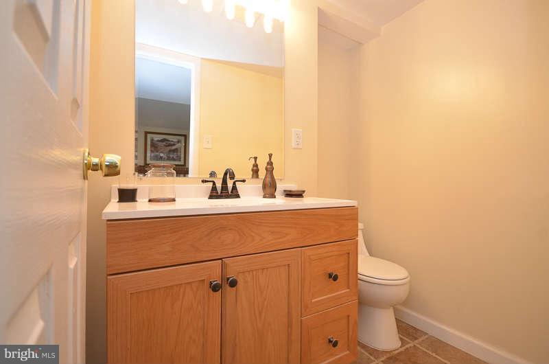 8810 Keewatin Road Lanham, MD 20706 - Photo 22 of 27 Bath