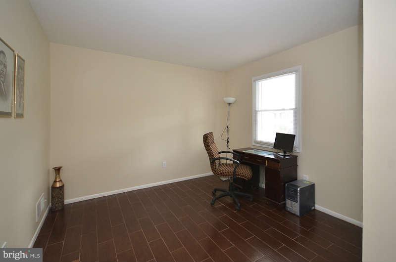 8810 Keewatin Road Lanham, MD 20706 - Photo 4 of 27 View