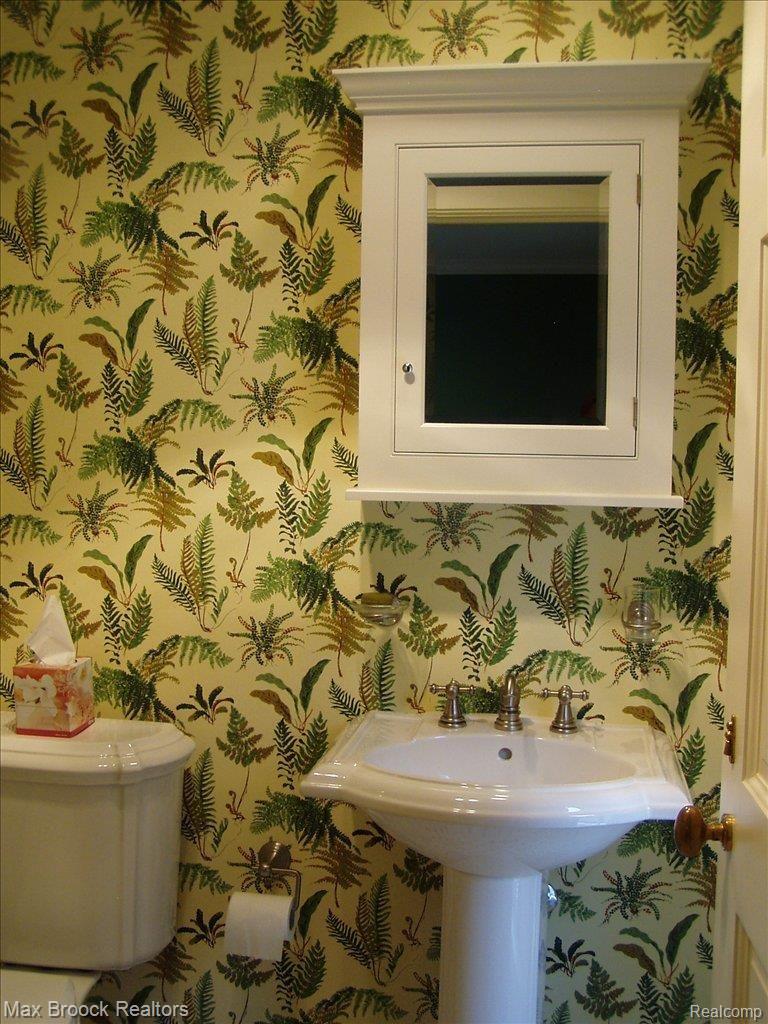 1099 Orchard Ridge Road Bloomfield Hills, MI 48304 - Photo 14 of 25 Beautiful Bathrooms