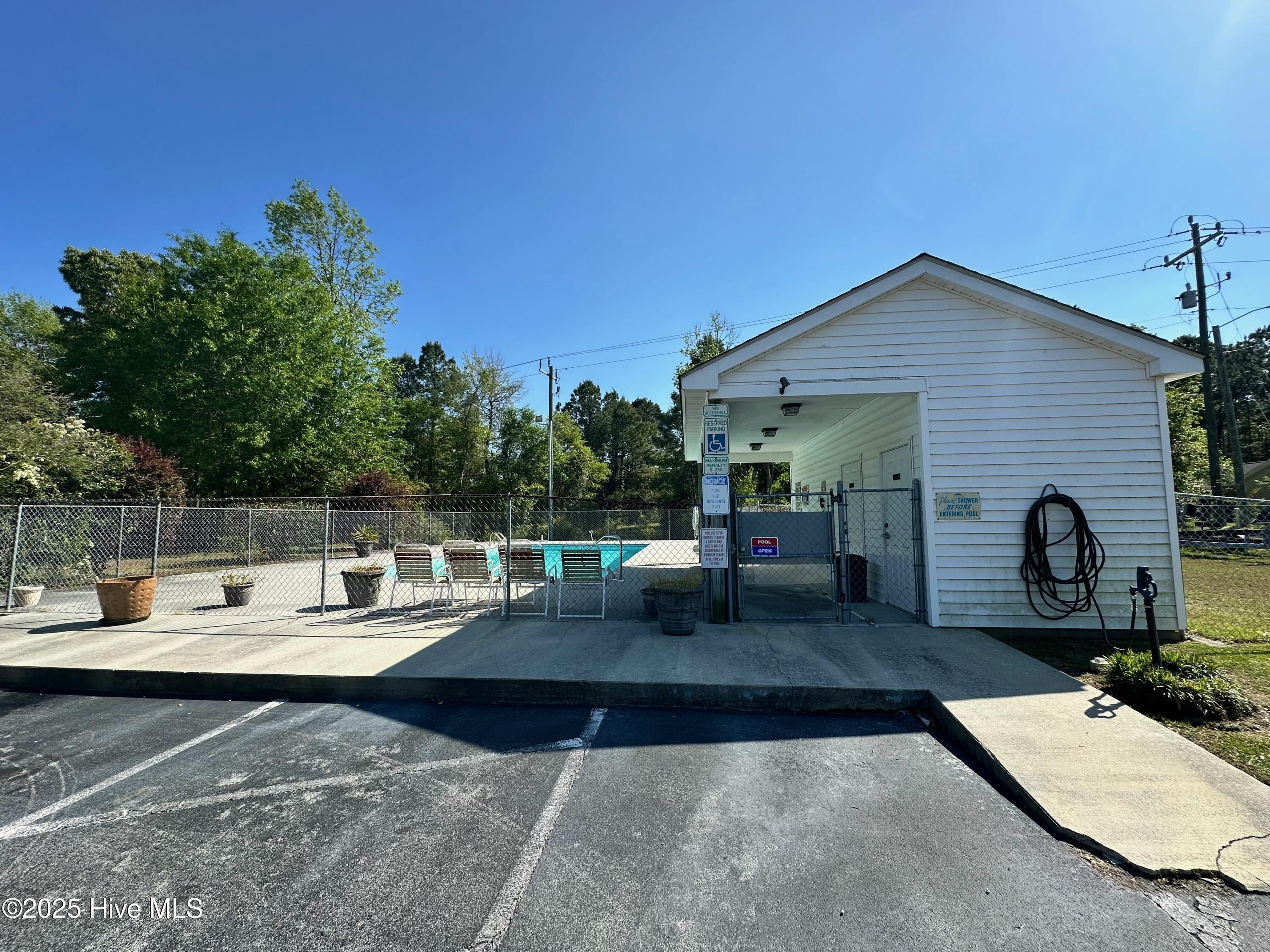 4513 Country Club Road, Unit G101 Morehead City, NC 28557 - Photo 8 of 26 Community pool